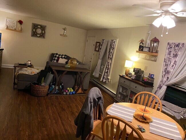 Open concept living room/dining room - 202 7th St