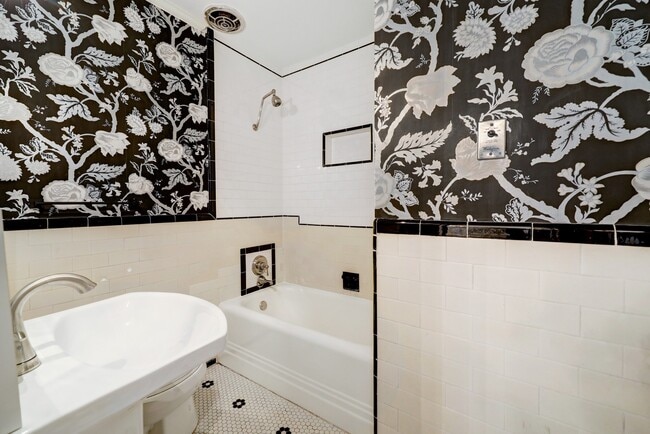 Building Photo - 1950 Lexington St