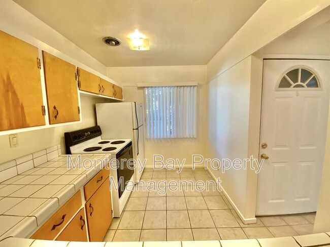 Building Photo - 420 Lighthouse Ave