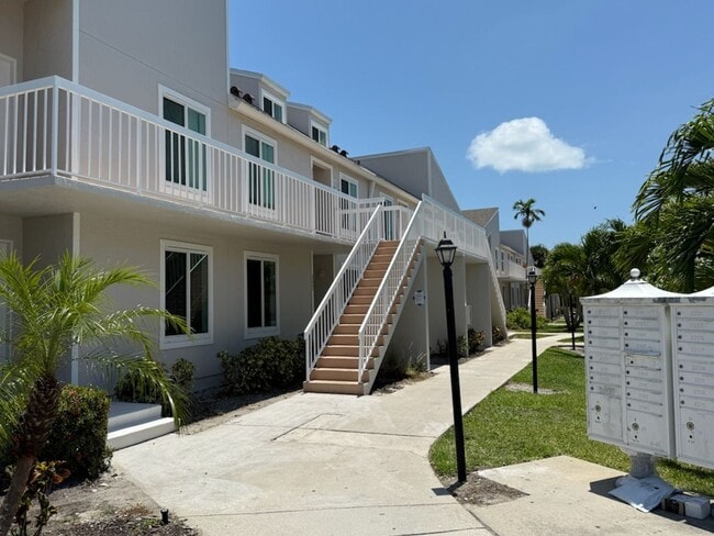 Building Photo - 2215 San Marco Rd