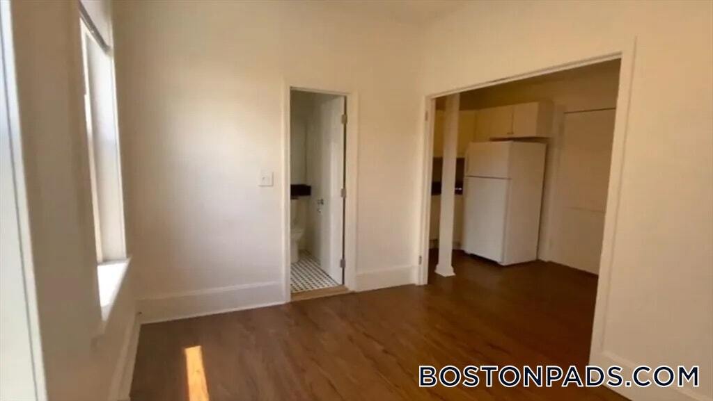 Building Photo - 64 Hemenway St