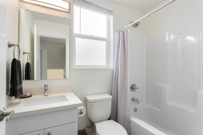 Building Photo - Stunning Student Housing Close to UW **$15...