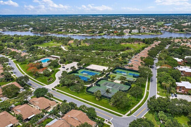 Building Photo - 3052 30th Ct