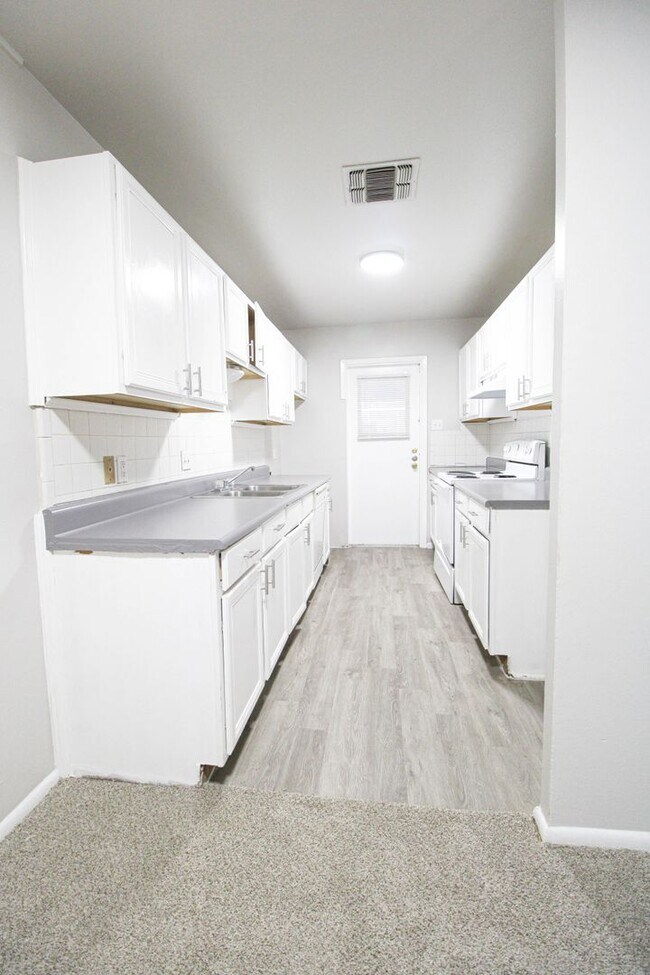 Building Photo - 1031 Fabulous Dr