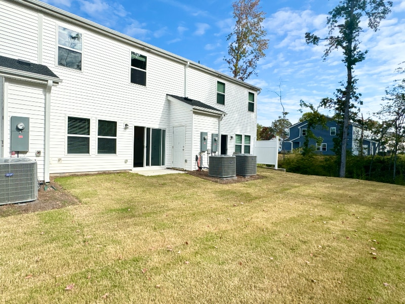 Building Photo - 4159 Smt Wds Dr