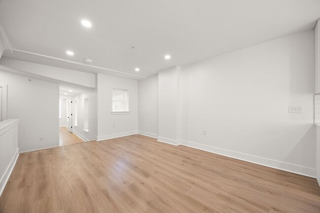 Building Photo - Tatnall West 8720 Landlord