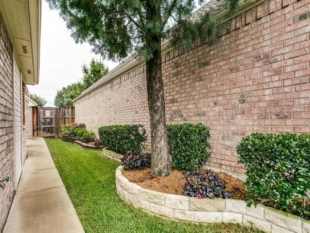 Building Photo - 8421 Gateway Dr