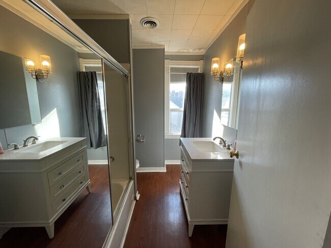 Building Photo - 643 1/2-580-582 State St