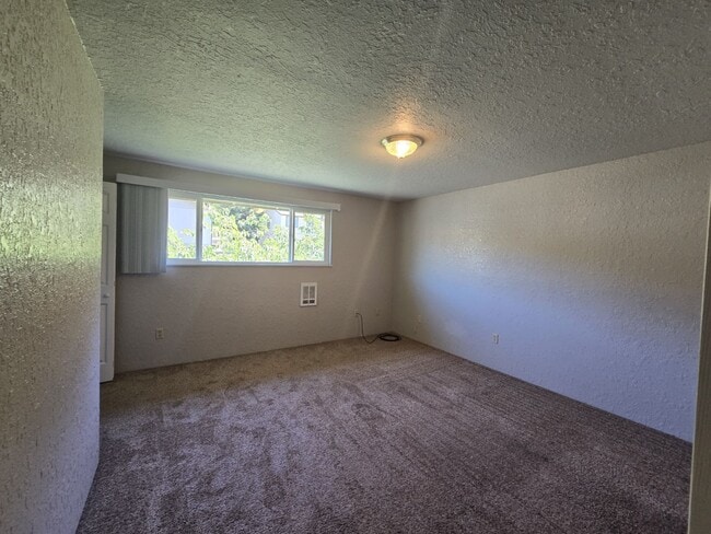 Building Photo - 124 NE Atkinson Ct