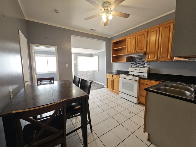 Building Photo - 4517 S Hermitage Ave