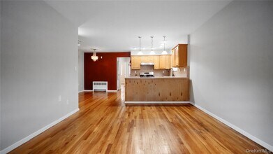 Building Photo - 3610 Baychester Ave