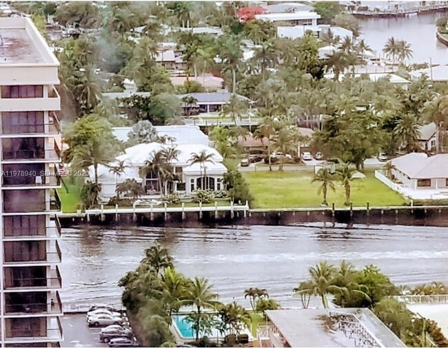 Building Photo - 2030 S Ocean Dr