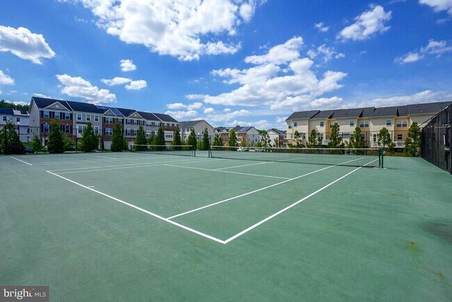 Building Photo - 816 Croggan Cres