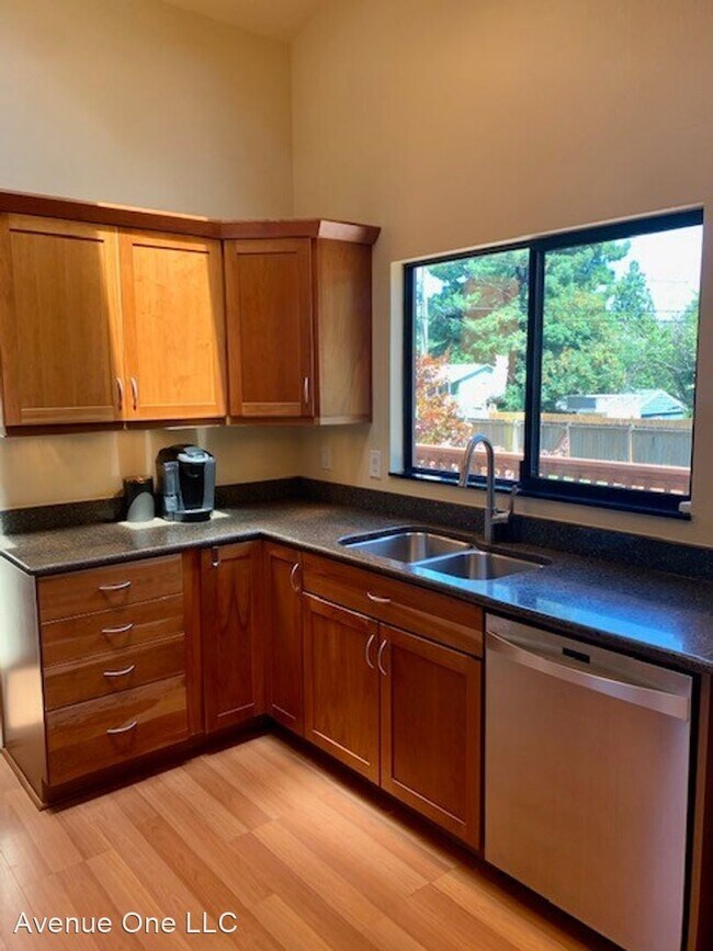 Building Photo - 3 br, 3 bath House - 8438 32nd Ave SW