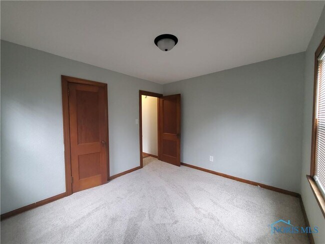 Building Photo - 3329 Jeannette Ave