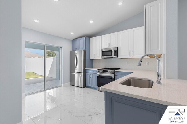 Building Photo - 10 Llovera Pl