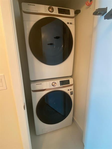 Building Photo - 1900 Bayshore Dr