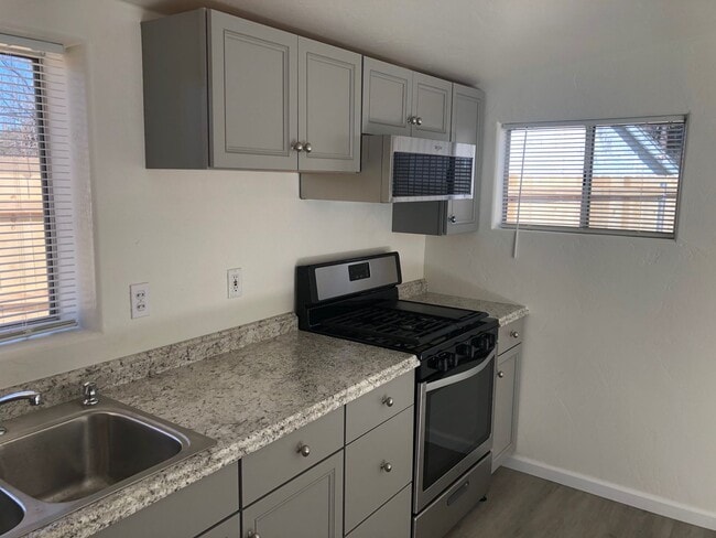 Building Photo - 5455