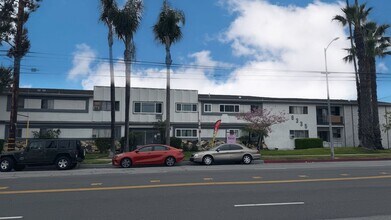 Building Photo - 6335 Whitsett Ave