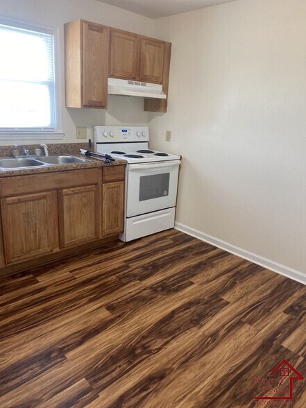 Building Photo - 500 Skyline Dr