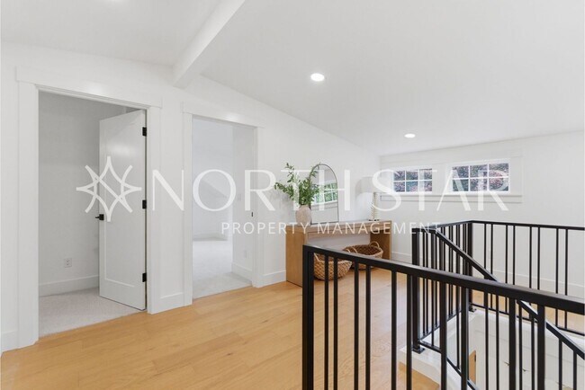 Building Photo - 592 9th St