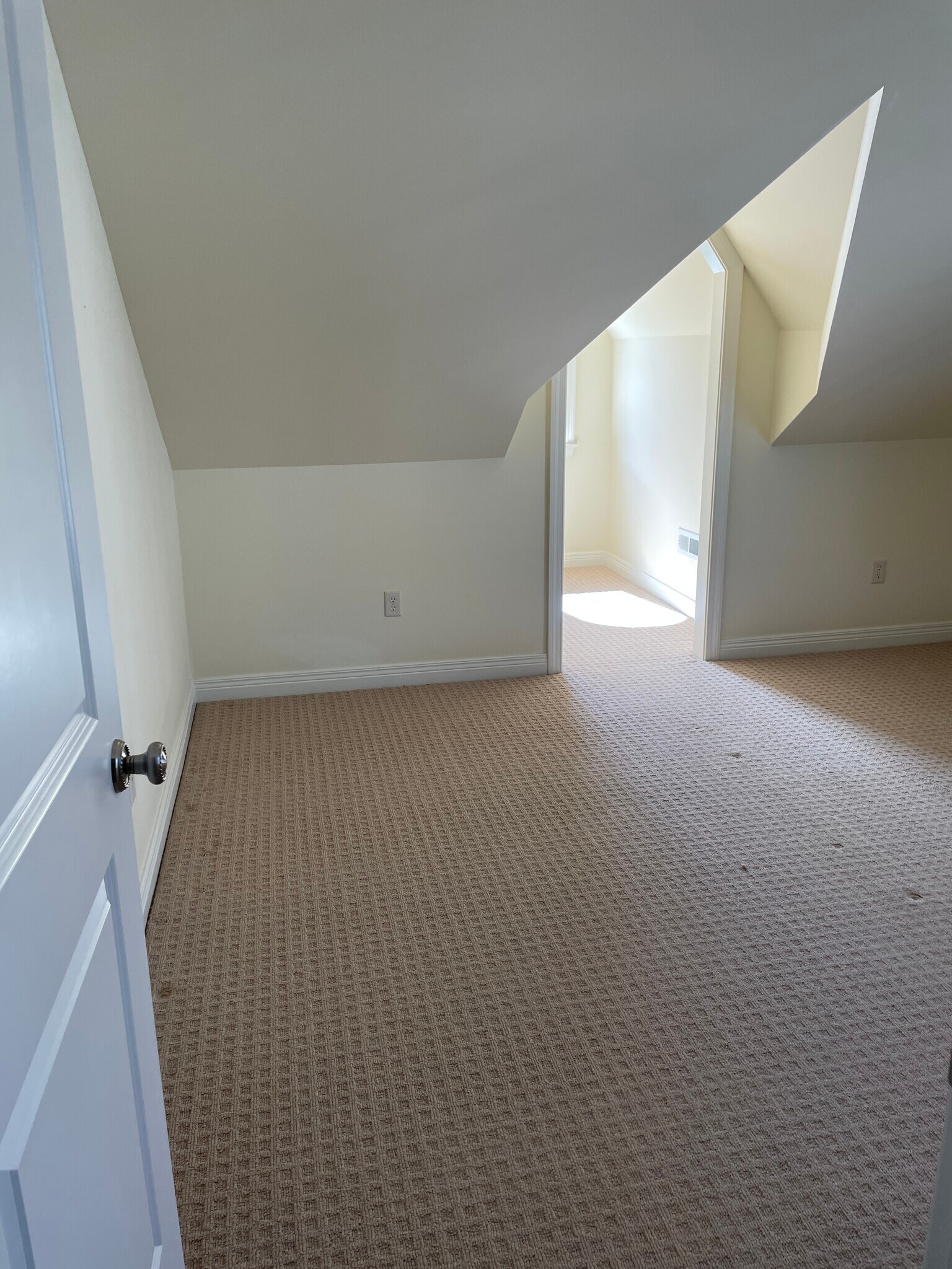 Building Photo - 4217 Village Club Dr