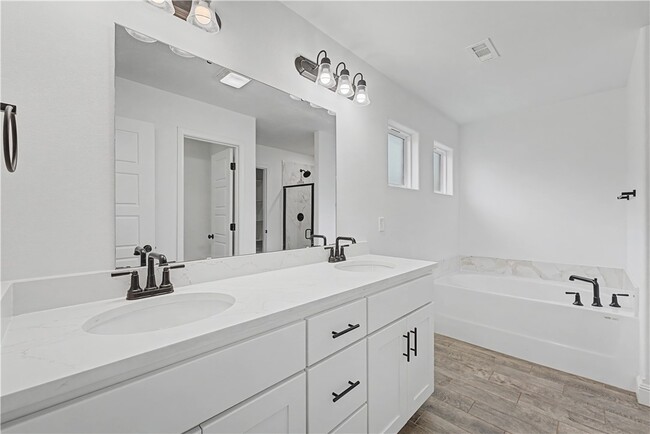 Building Photo - 5377 Clear Spgs Ave