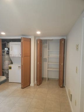 Building Photo - Spacious 2 Bedroom/ 1 bath lower unit in D...