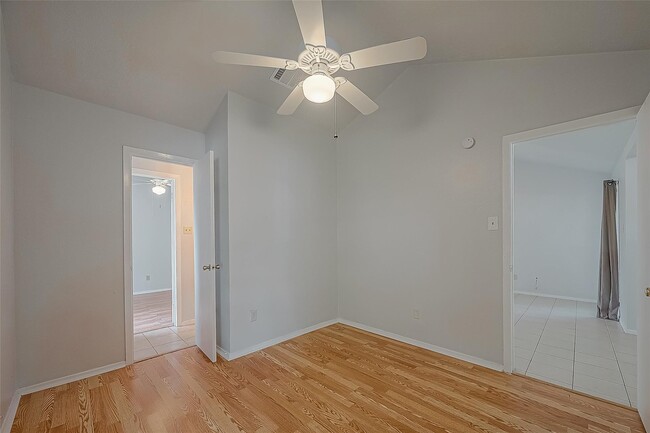 Building Photo - 1006 Melford Ave