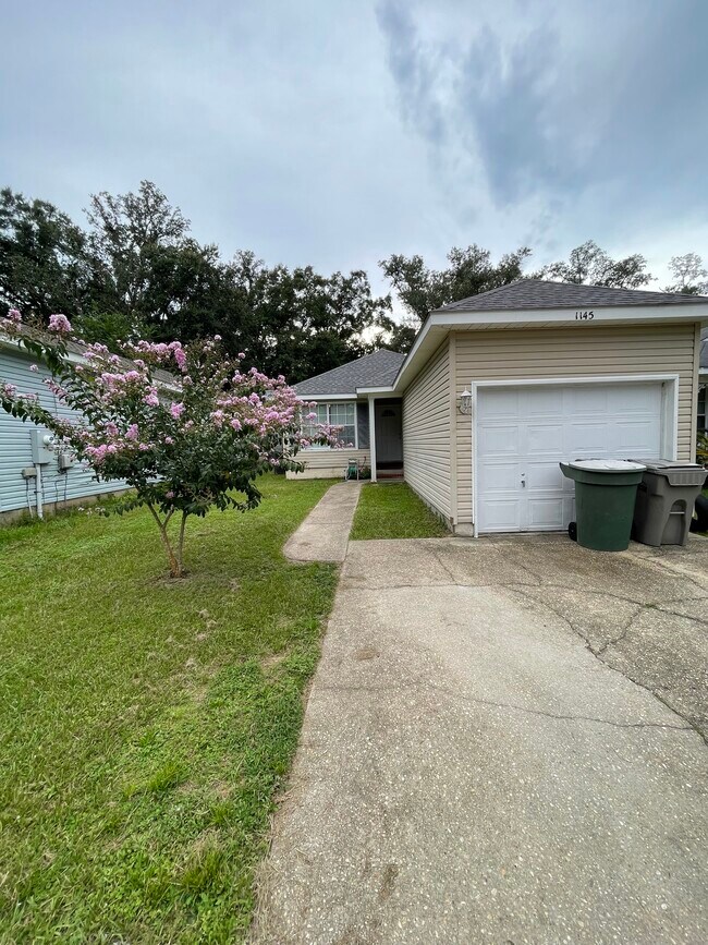 Building Photo - 1145 Merrie Way