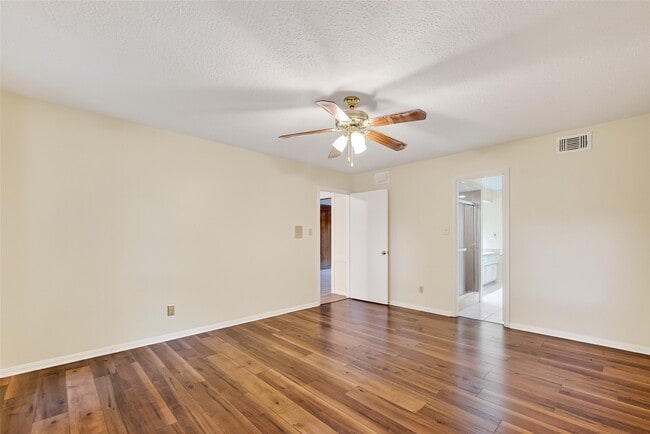 Building Photo - 13618 Jessica Ln