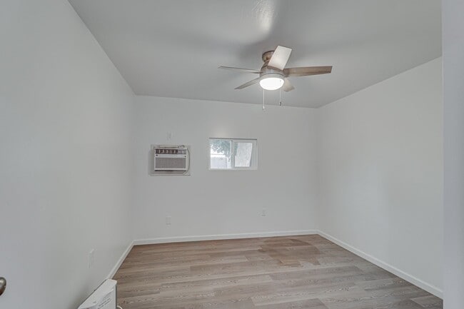 Building Photo - Remodeled 1 Bed with Private Yard & Parking – Don’t Miss This!