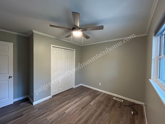 Building Photo - Stunning 4-bedroom, 2-bath Home with Attached Garage