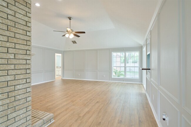 Building Photo - 15854 Knolls Lodge Dr