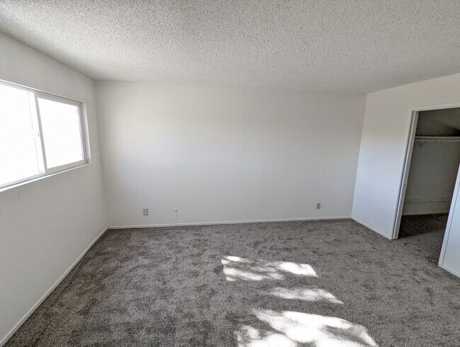 Building Photo - Cozy Two Bedroom, One and a Half Bath Townhouse