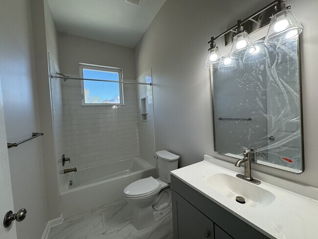 Building Photo - 89 Fishburne St