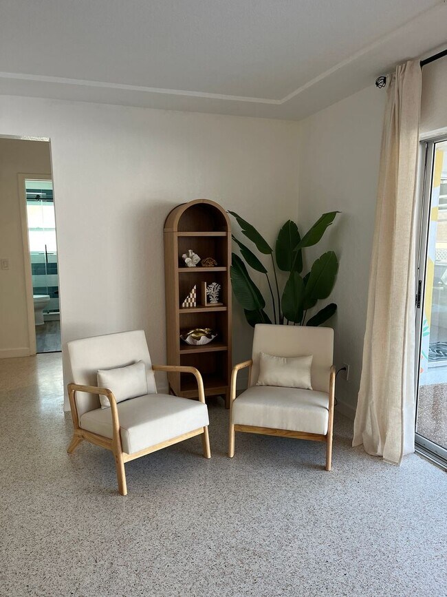 Building Photo - Stunning Seminole Home with Private Pool | 3 Bed / 2 Bath