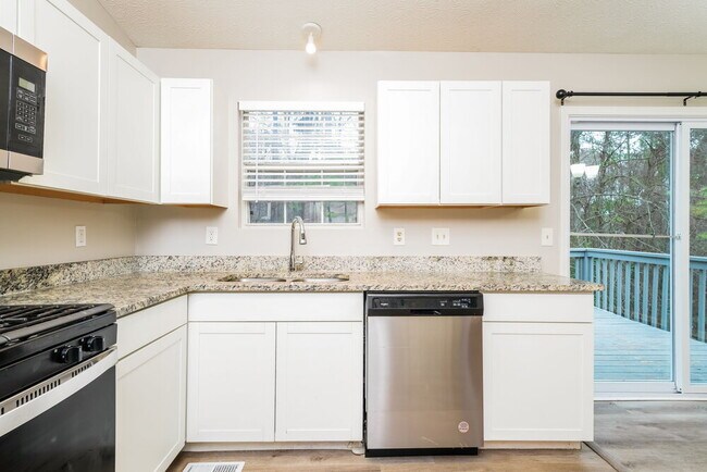 Building Photo - 2032 Lown Farm Ln