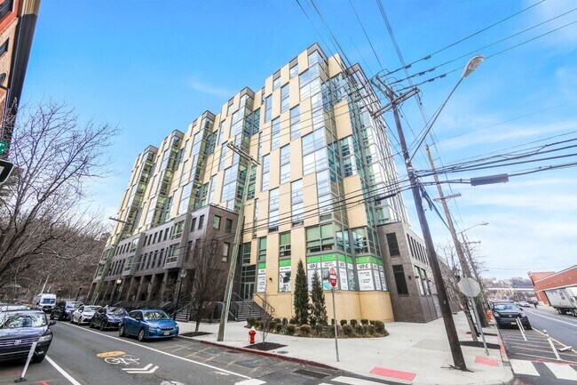 Building Photo - 901 Monroe St