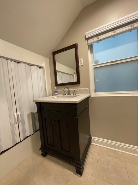 Building Photo - 7524 Fountain Ave