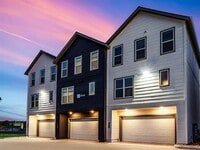 Building Photo - 1000 Fort Worth Ave