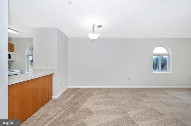 Building Photo - 10247 Redtail Ct