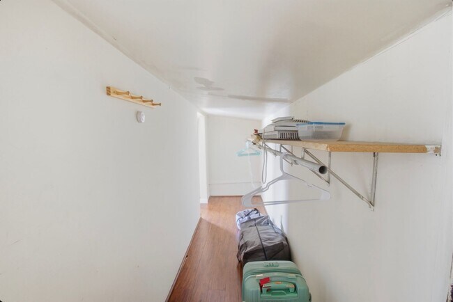 Building Photo - 122 E University Ave