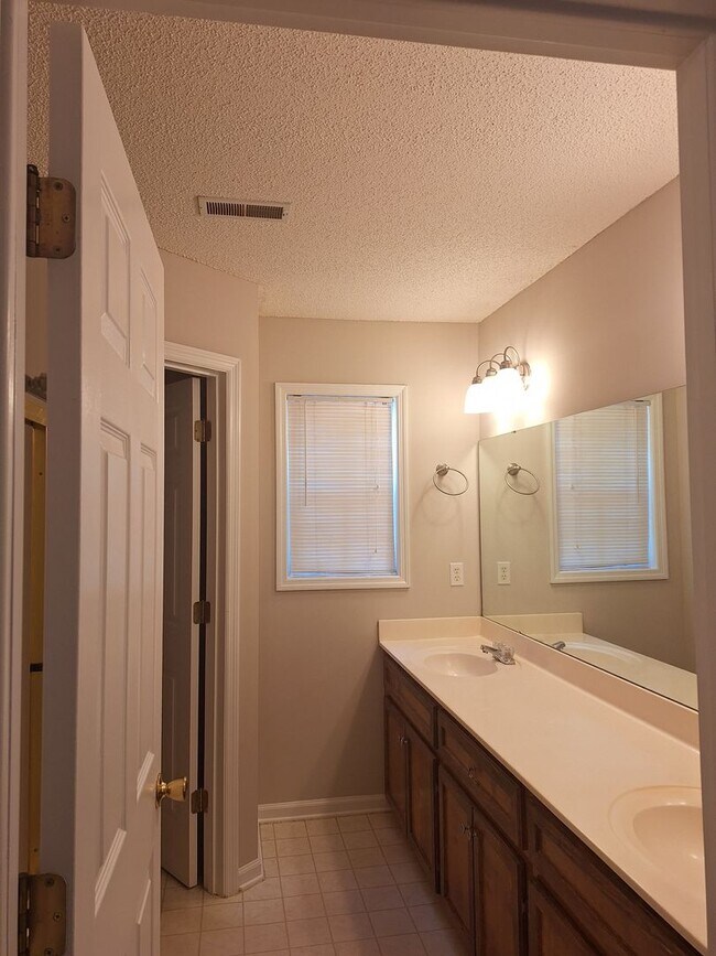 Building Photo - MOVE IN SPECIAL - $200 OFF THE TWO FULL MO...