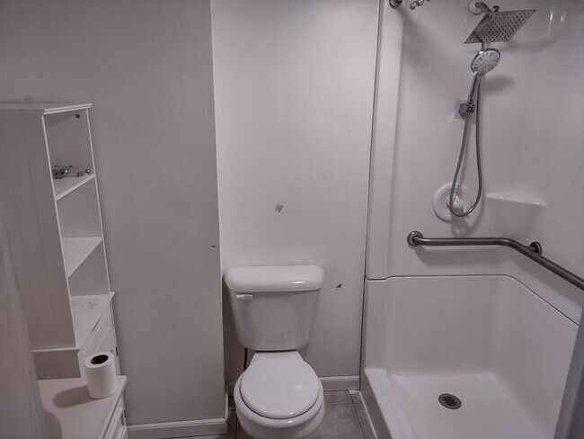 Building Photo - Nana's House