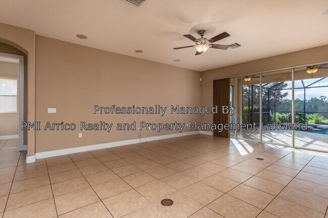 Building Photo - 3960 Sunset Lake Dr