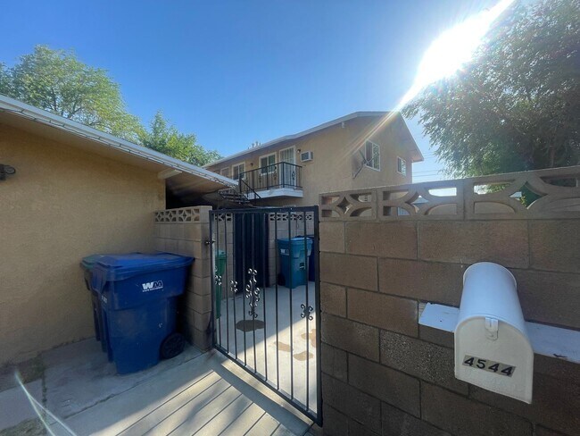 Building Photo - West Lancaster 1 Bedroom !