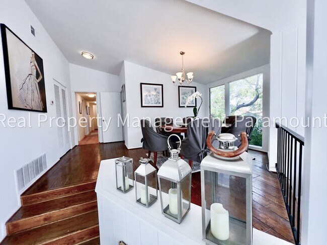 Building Photo - Furnished Brentwood Hills Retreat with Tim...