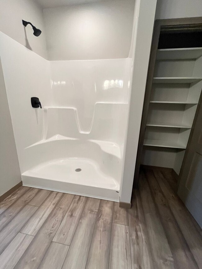 Building Photo - Spacious 2 Bed/2 Bath House with 3 Car Garage!