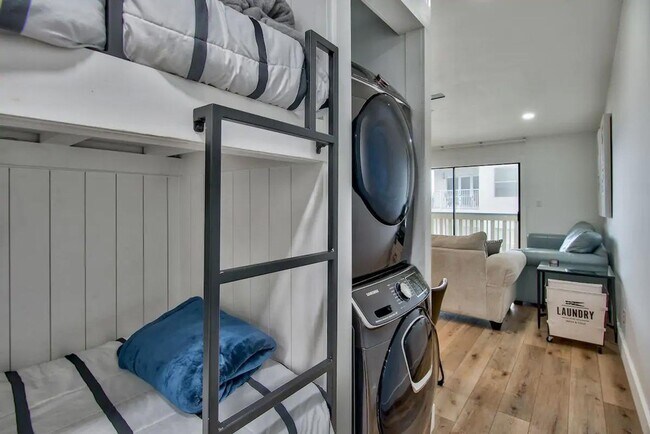 Building Photo - 50% off first months rent.  Gulf front community, Gulf views from balcony, community pool, walkin...